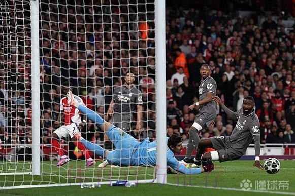 库尔图瓦:丢球有些愚蠢 三对一还被对手射门得分