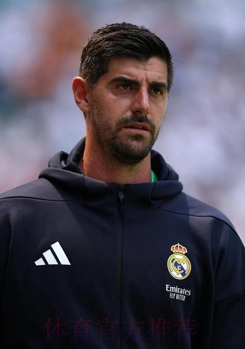 库尔图瓦:丢球有些愚蠢 三对一还被对手射门得分